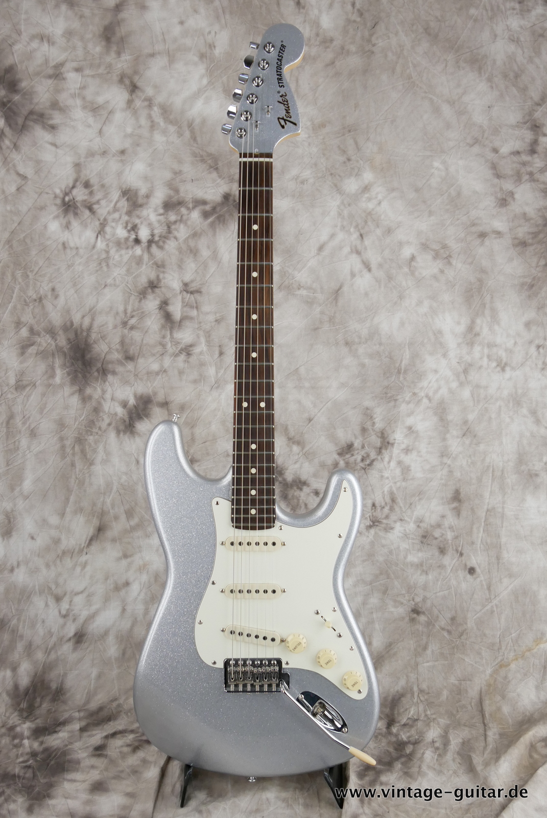 Fender_Stratocaster_built_from_parts_US_neck_ silver_sparkle_2021-001.JPG